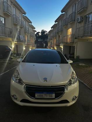 PEUGEOT 208 1.6 GRIFFE 16V FLEX 4P AUTOMÁTICO